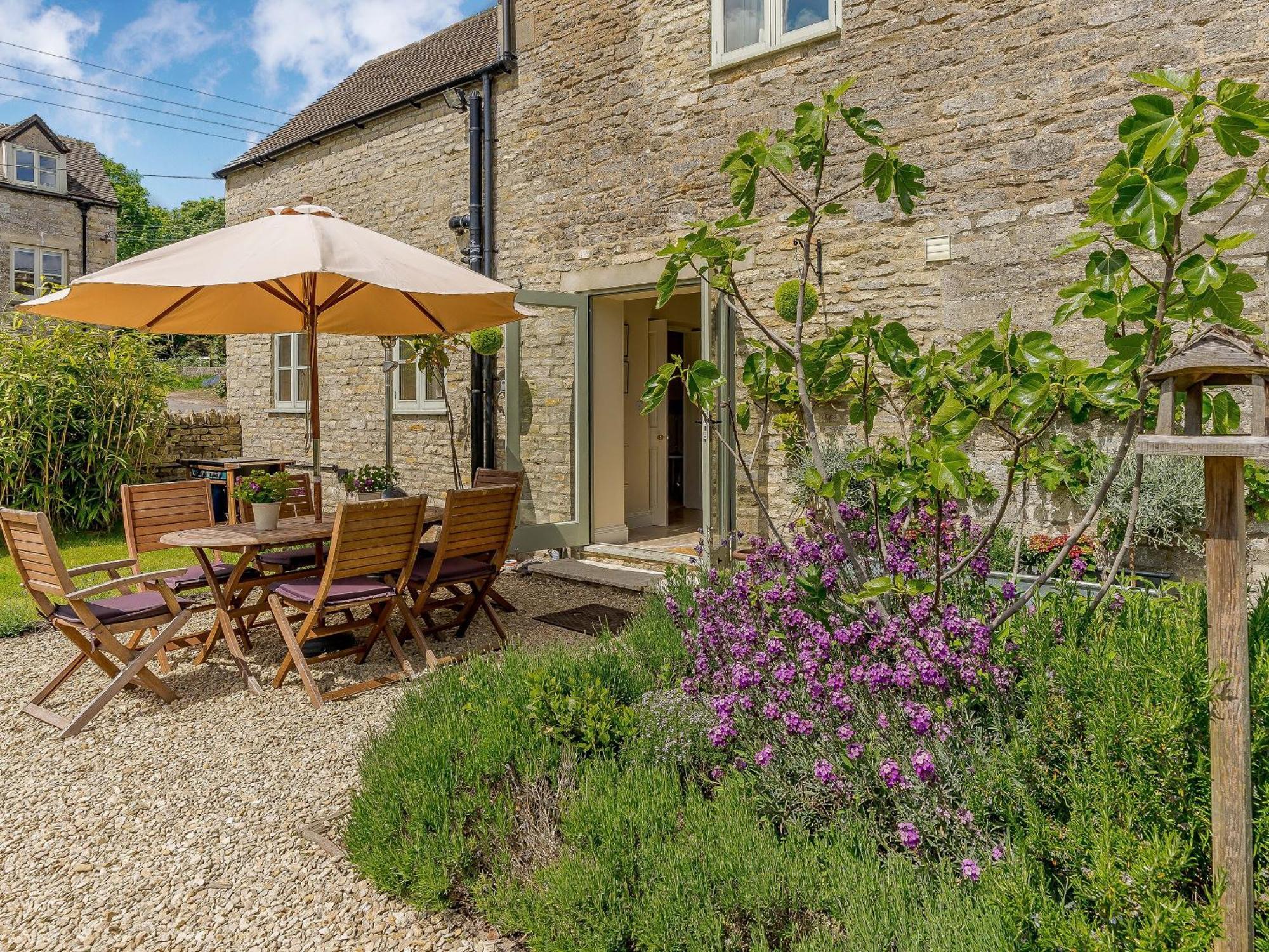 The Clock House Villa Bisley  ภายนอก รูปภาพ